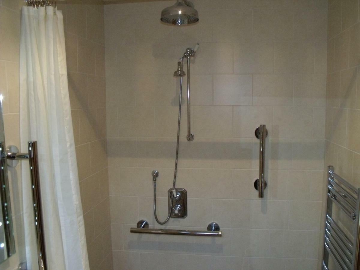 Cosy Ground Floor Disabled Friendly Room In Farm House Llandderfel Exterior photo